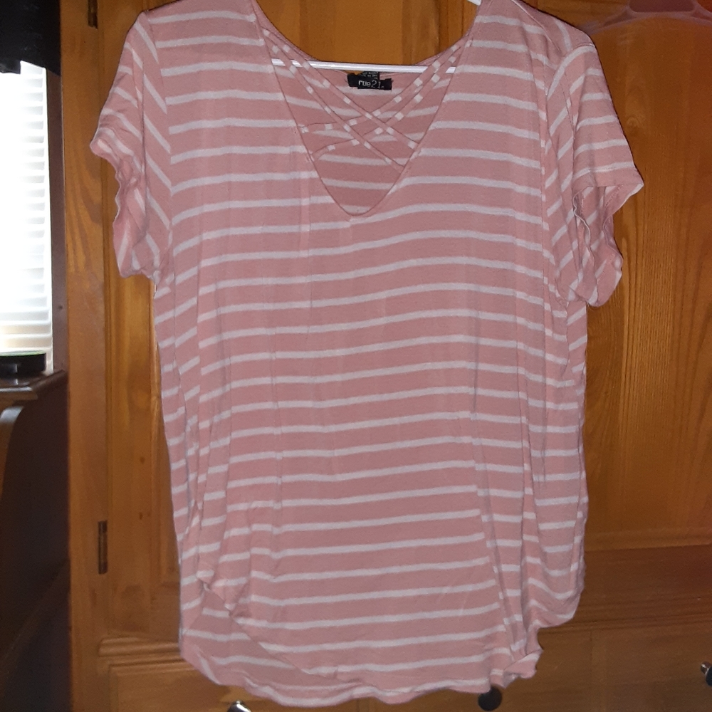Rue 21 t shirt Size:L